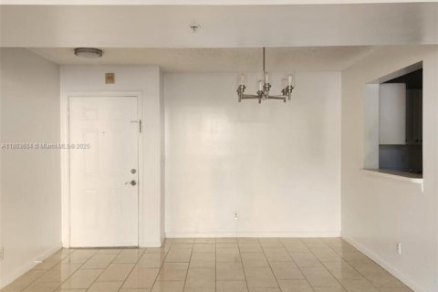 Condo in Dania Beach, Florida, 2 bedrooms  № 1740092 - photo 7