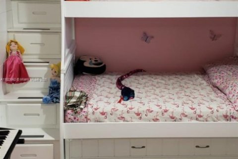 Condo in Hallandale Beach, Florida, 2 bedrooms  № 1797590 - photo 24