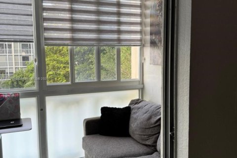 Condo in Hallandale Beach, Florida, 2 bedrooms  № 1797590 - photo 30