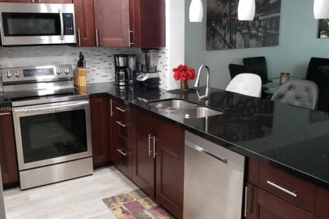 Condo in Hallandale Beach, Florida, 2 bedrooms  № 1797590 - photo 2