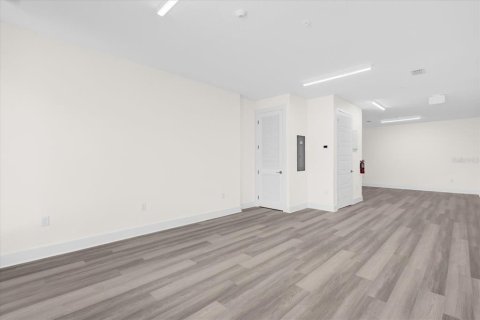 Commercial property in Oviedo, Florida 56.95 sq.m. № 1733854 - photo 5