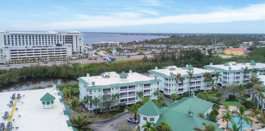 Condominio en Port Charlotte, Florida, 3 dormitorios № 1449206