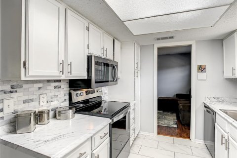 Condo in Leesburg, Florida, 3 bedrooms  № 1749383 - photo 11