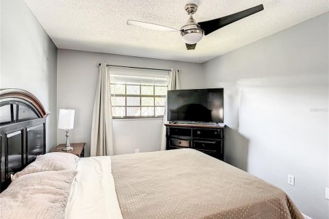 Condo in Leesburg, Florida, 3 bedrooms  № 1749383 - photo 15