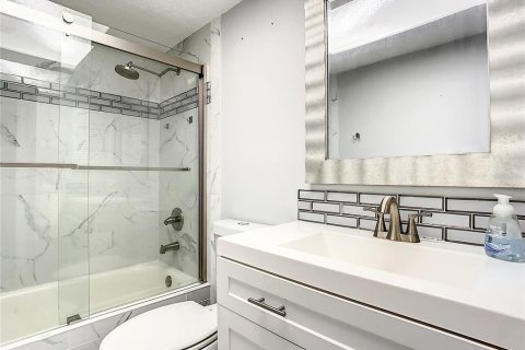 Condo in Leesburg, Florida, 3 bedrooms  № 1749383 - photo 16