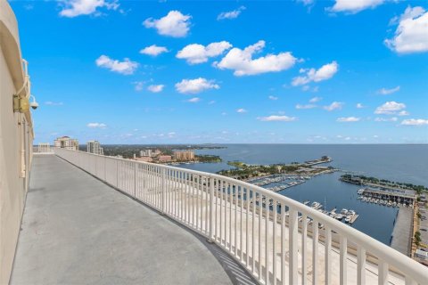 Снять в аренду кондоминиум в Сент-Питерсберг, Флорида 3 комнаты, 109.62м2, № 2097925 - фото 21