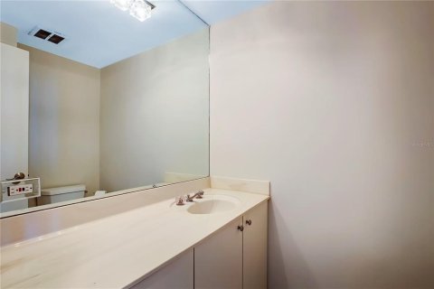 Снять в аренду кондоминиум в Сент-Питерсберг, Флорида 3 комнаты, 109.62м2, № 2097925 - фото 3