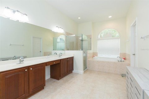House in Tampa, Florida 4 bedrooms, 275.18 sq.m. № 1828510 - photo 17