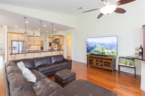 House in Tampa, Florida 4 bedrooms, 275.18 sq.m. № 1828510 - photo 8