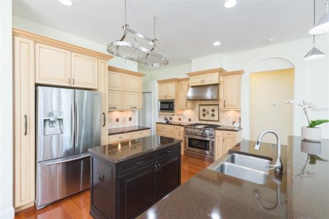 House in Tampa, Florida 4 bedrooms, 275.18 sq.m. № 1828510 - photo 23