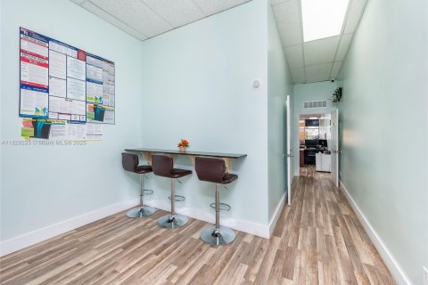 Propiedad comercial en venta en Hallandale Beach, Florida № 1804536 - foto 10
