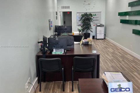 Propiedad comercial en venta en Hallandale Beach, Florida № 1804536 - foto 2