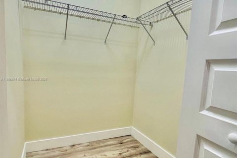 Condo in Doral, Florida, 2 bedrooms  № 1878022 - photo 5