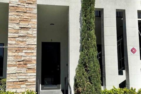 Condo in Doral, Florida, 2 bedrooms  № 1878022 - photo 11