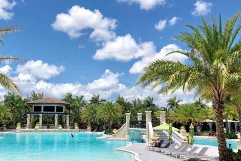 Condo in Doral, Florida, 2 bedrooms  № 1878022 - photo 1