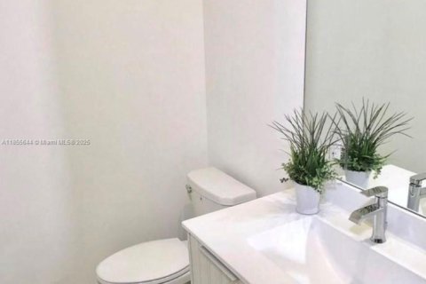Condo in Doral, Florida, 2 bedrooms  № 1878022 - photo 6