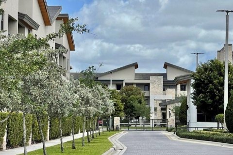 Condo in Doral, Florida, 2 bedrooms  № 1878022 - photo 12
