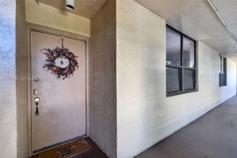 Copropriété à vendre à Plantation, Floride: 2 chambres, 90.95 m2 № 2431314 - photo 6