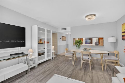Copropriété à vendre à Plantation, Floride: 2 chambres, 90.95 m2 № 2431314 - photo 17
