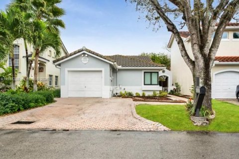 Villa ou maison à vendre à Miami, Floride: 3 chambres, 129.32 m2 № 2004615 - photo 2