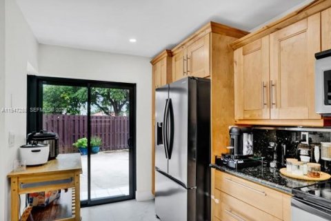 Villa ou maison à vendre à Miami, Floride: 3 chambres, 129.32 m2 № 2004615 - photo 13