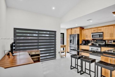 Villa ou maison à vendre à Miami, Floride: 3 chambres, 129.32 m2 № 2004615 - photo 10