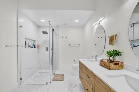 Villa ou maison à vendre à Miami, Floride: 3 chambres, 129.32 m2 № 2004615 - photo 18