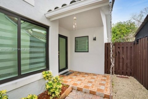 Villa ou maison à vendre à Miami, Floride: 3 chambres, 129.32 m2 № 2004615 - photo 5