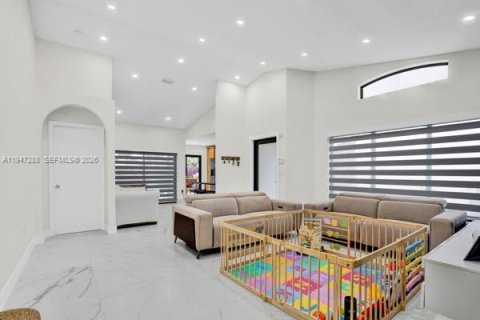 Villa ou maison à vendre à Miami, Floride: 3 chambres, 129.32 m2 № 2004615 - photo 6
