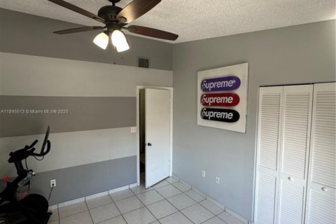 Townhouse in Miami, Florida 2 bedrooms, 107.02 sq.m. № 1953795 - photo 14