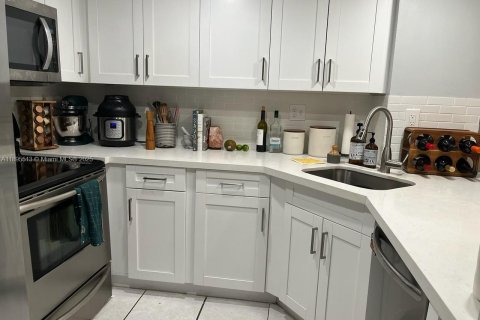 Townhouse in Miami, Florida 2 bedrooms, 107.02 sq.m. № 1953795 - photo 5