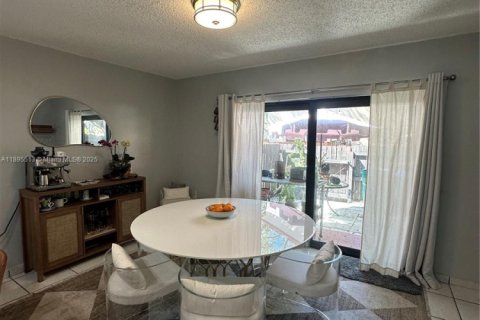 Townhouse in Miami, Florida 2 bedrooms, 107.02 sq.m. № 1953795 - photo 8