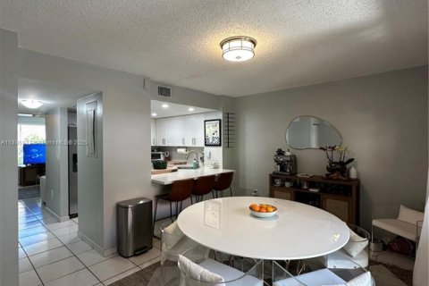 Townhouse in Miami, Florida 2 bedrooms, 107.02 sq.m. № 1953795 - photo 6