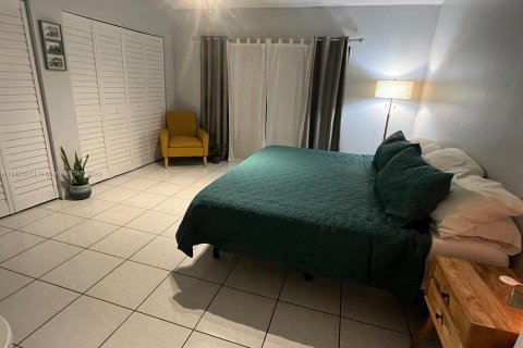 Townhouse in Miami, Florida 2 bedrooms, 107.02 sq.m. № 1953795 - photo 11