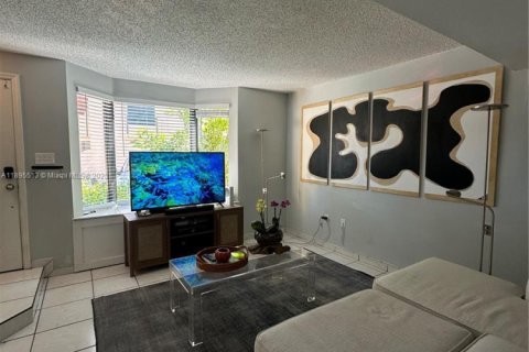 Townhouse in Miami, Florida 2 bedrooms, 107.02 sq.m. № 1953795 - photo 4