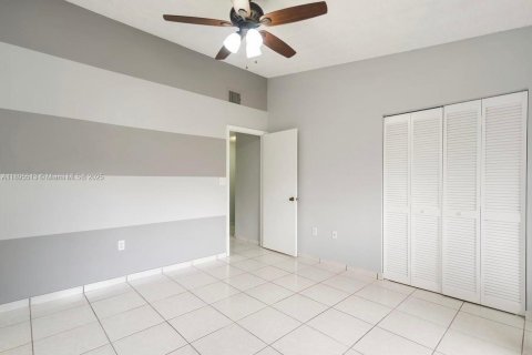 Townhouse in Miami, Florida 2 bedrooms, 107.02 sq.m. № 1953795 - photo 13