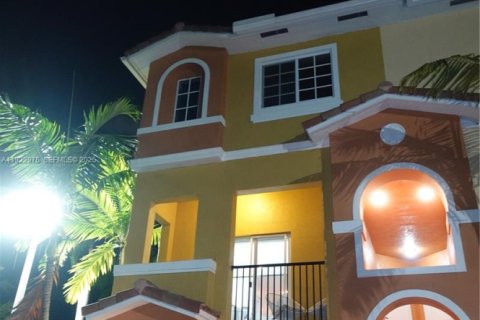 Touwnhouse à vendre à Hallandale Beach, Floride: 3 chambres, 106.93 m2 № 1976759 - photo 21