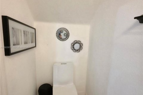 Touwnhouse à vendre à Hallandale Beach, Floride: 3 chambres, 106.93 m2 № 1976759 - photo 19