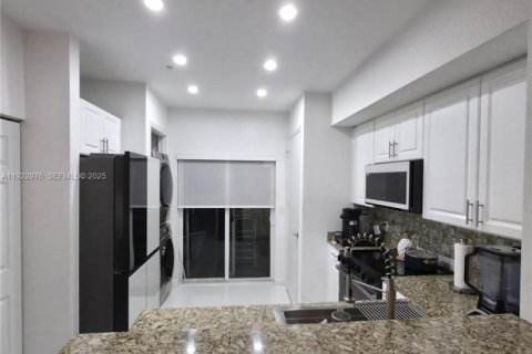 Touwnhouse à vendre à Hallandale Beach, Floride: 3 chambres, 106.93 m2 № 1976759 - photo 5