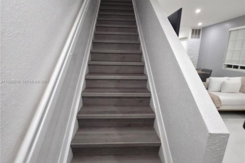 Touwnhouse à vendre à Hallandale Beach, Floride: 3 chambres, 106.93 m2 № 1976759 - photo 20