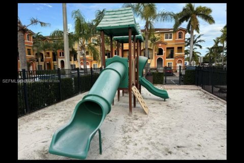 Touwnhouse à vendre à Hallandale Beach, Floride: 3 chambres, 106.93 m2 № 1976759 - photo 24