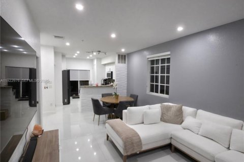 Touwnhouse à vendre à Hallandale Beach, Floride: 3 chambres, 106.93 m2 № 1976759 - photo 16