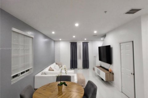 Touwnhouse à vendre à Hallandale Beach, Floride: 3 chambres, 106.93 m2 № 1976759 - photo 12