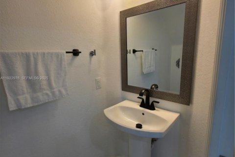 Touwnhouse à vendre à Hallandale Beach, Floride: 3 chambres, 106.93 m2 № 1976759 - photo 18