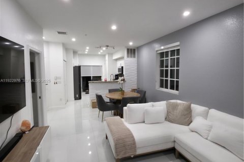 Touwnhouse à vendre à Hallandale Beach, Floride: 3 chambres, 106.93 m2 № 1976759 - photo 14