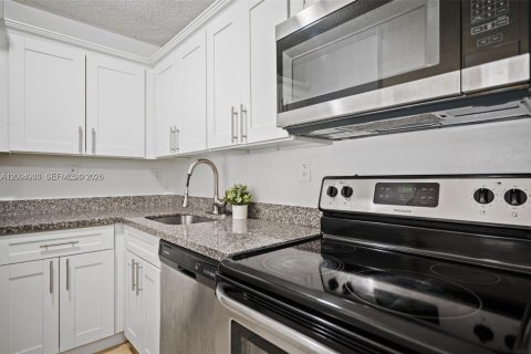 Copropriété à louer à Hialeah, Floride: 2 chambres, 82.03 m2 № 2390062 - photo 5