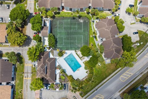 Copropriété à louer à Hialeah, Floride: 2 chambres, 82.03 m2 № 2390062 - photo 12