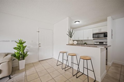 Copropriété à louer à Hialeah, Floride: 2 chambres, 82.03 m2 № 2390062 - photo 13