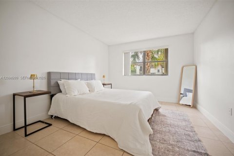 Copropriété à louer à Hialeah, Floride: 2 chambres, 82.03 m2 № 2390062 - photo 8