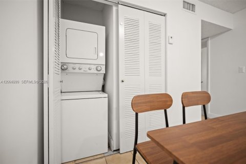 Copropriété à louer à Hialeah, Floride: 2 chambres, 82.03 m2 № 2390062 - photo 17